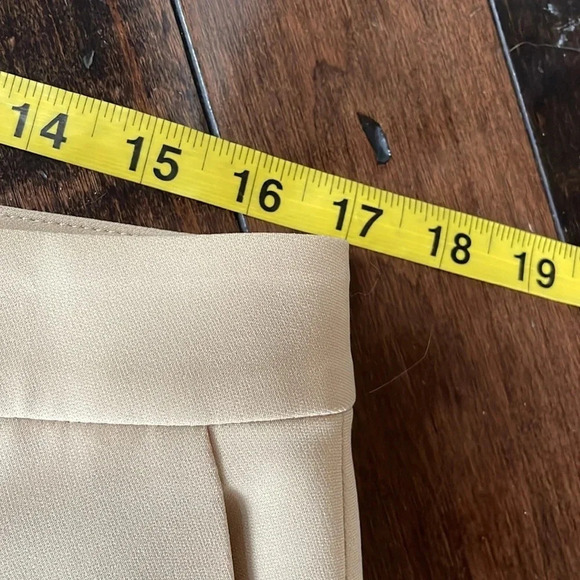 St. John Stretch Woven Flat Front Wide Leg Crepe Dress Pants Beige Size 12 - Picture 4 of 9